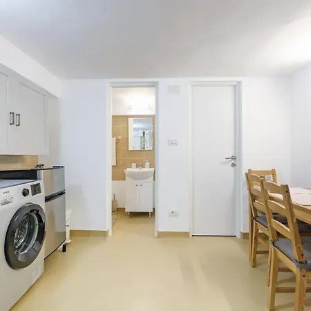 Modern Apartment *